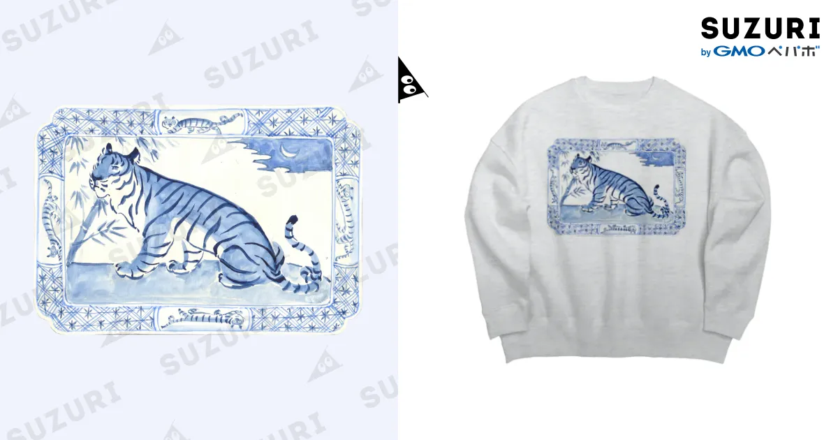 トラちゃんの染付け角皿図 / segasworksのビッグシルエットスウェット